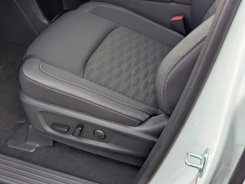 New 2026 Nissan Pathfinder SV SUV