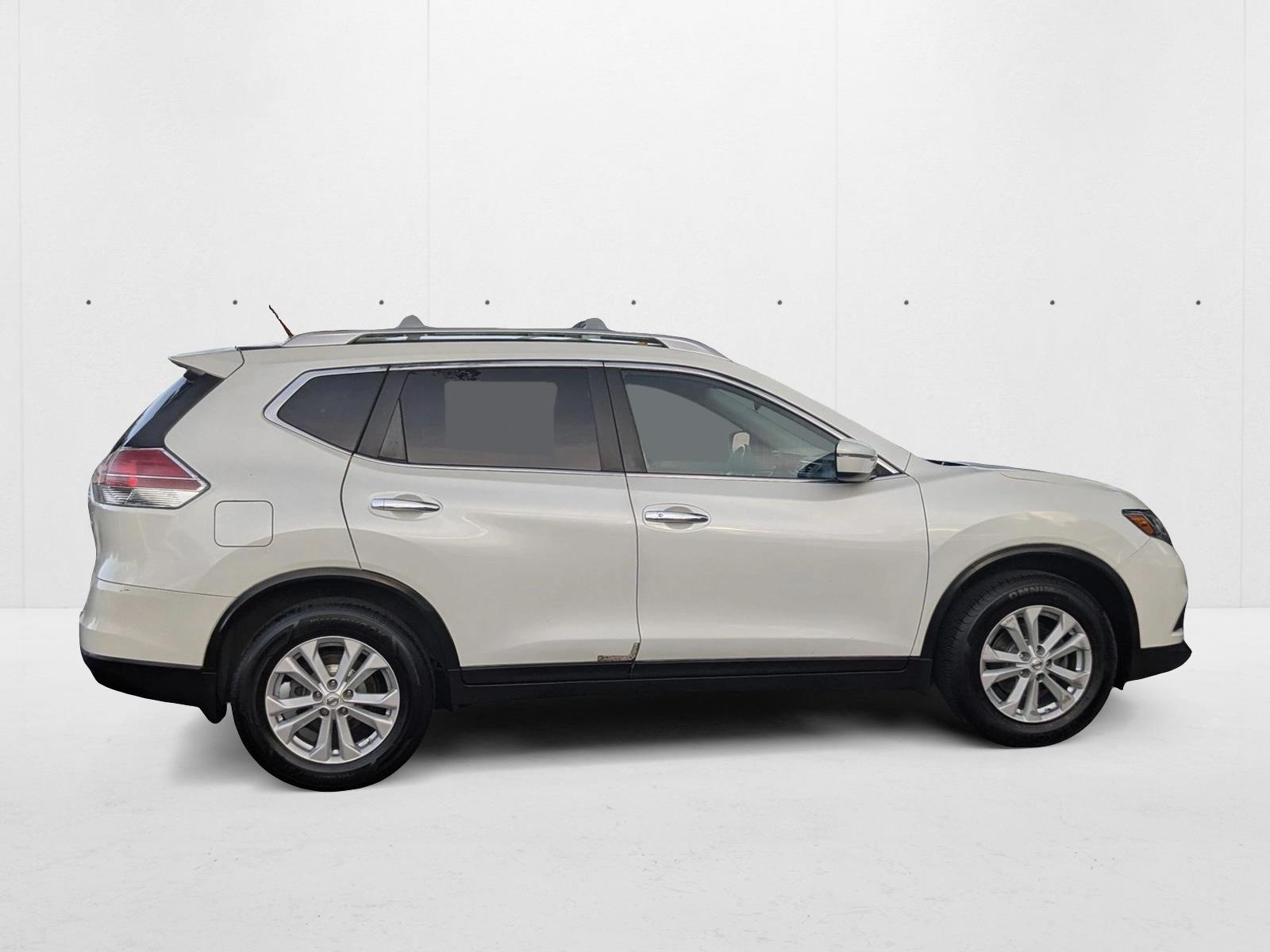 2015 Nissan Rogue SV photo 4