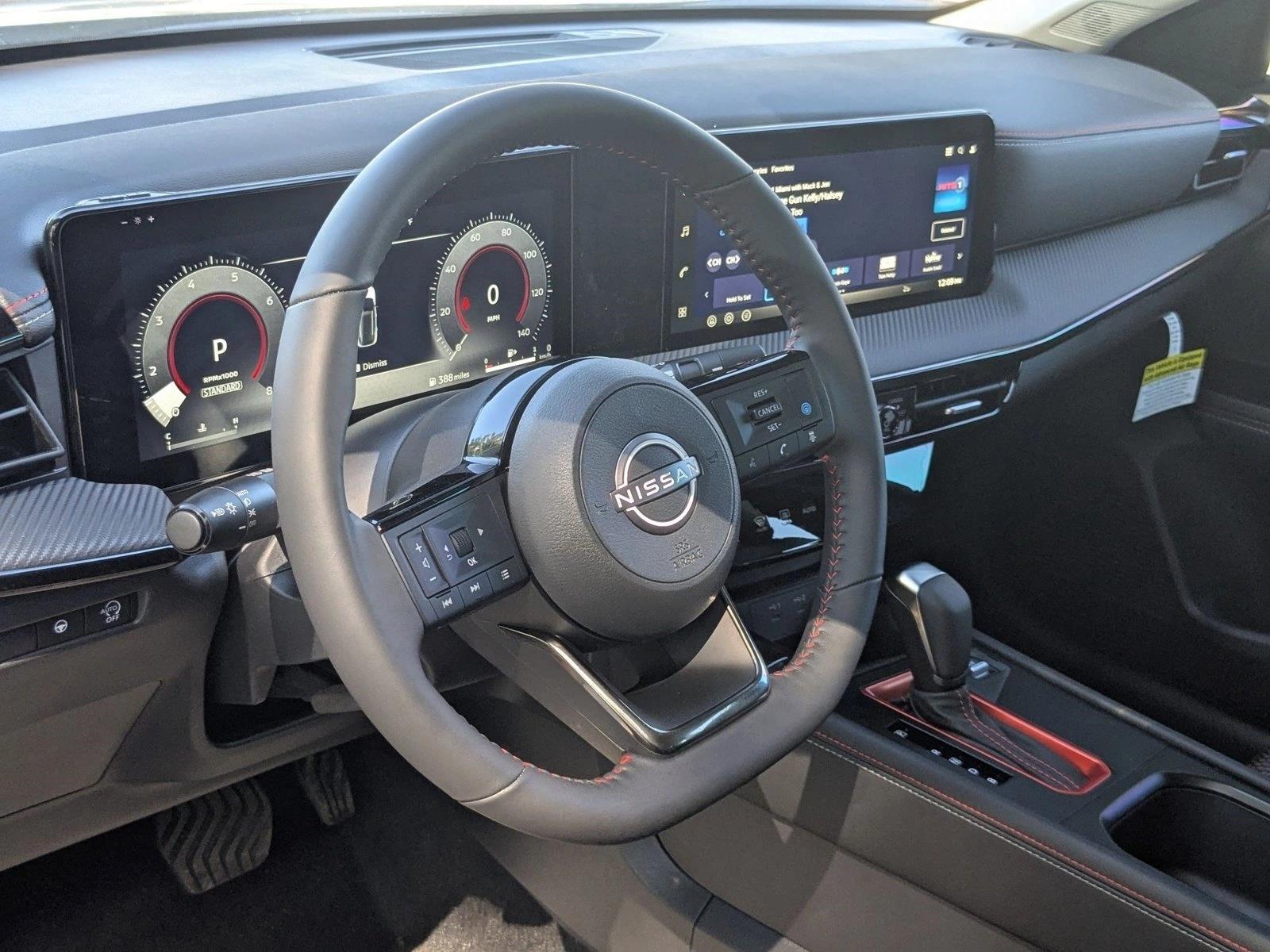 2026 Nissan Kicks SR photo 3