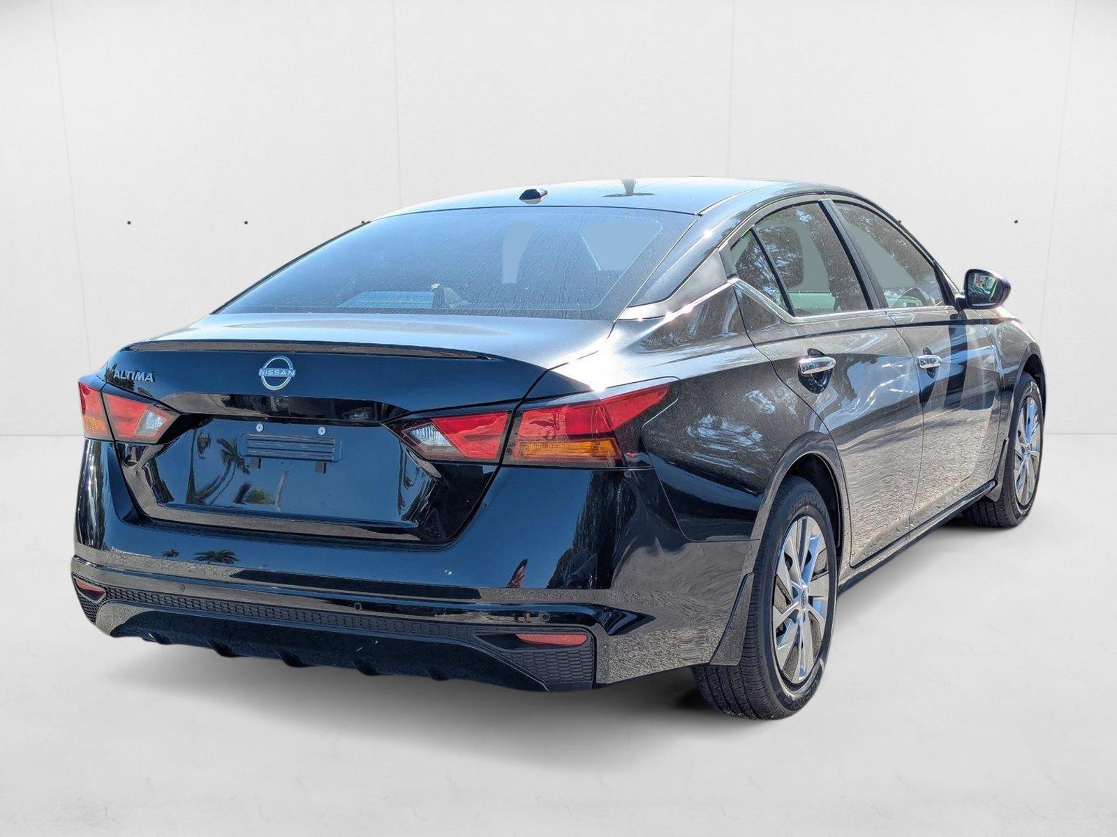 2025 Nissan Altima S photo 2