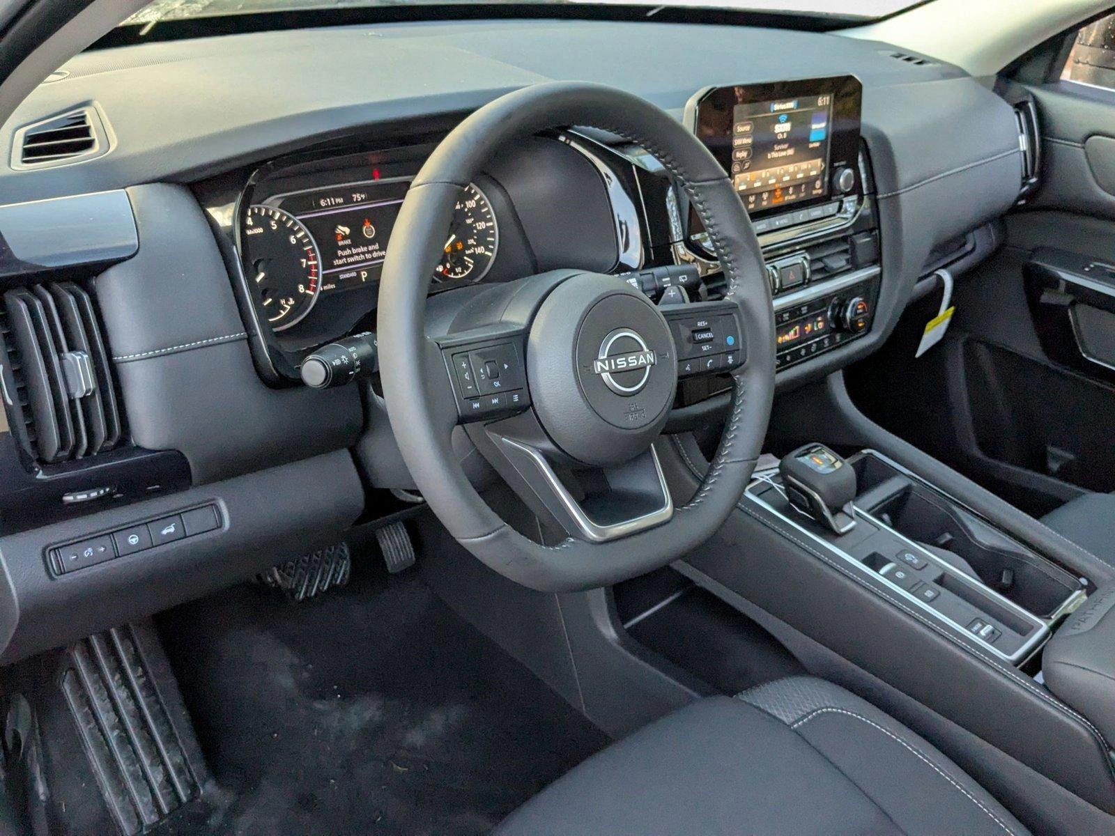 2025 Nissan Pathfinder SV photo 3