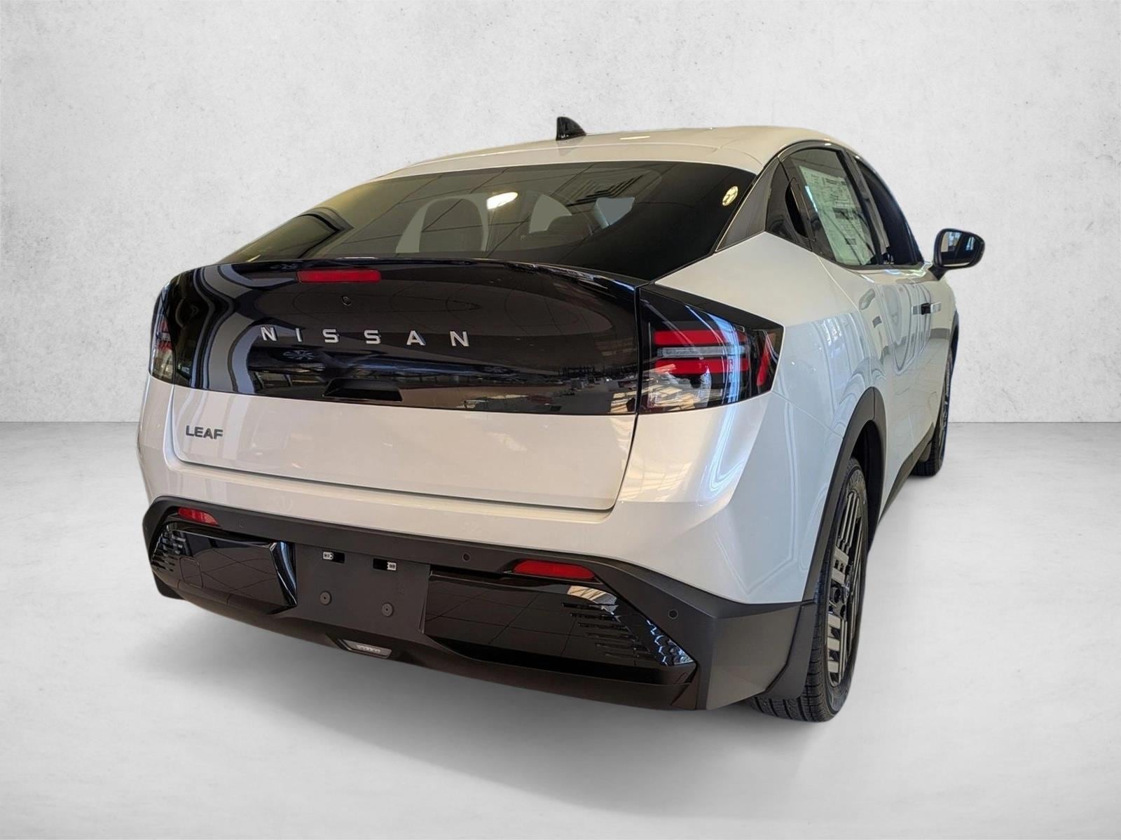 2026 Nissan LEAF SV+ - Photo 2