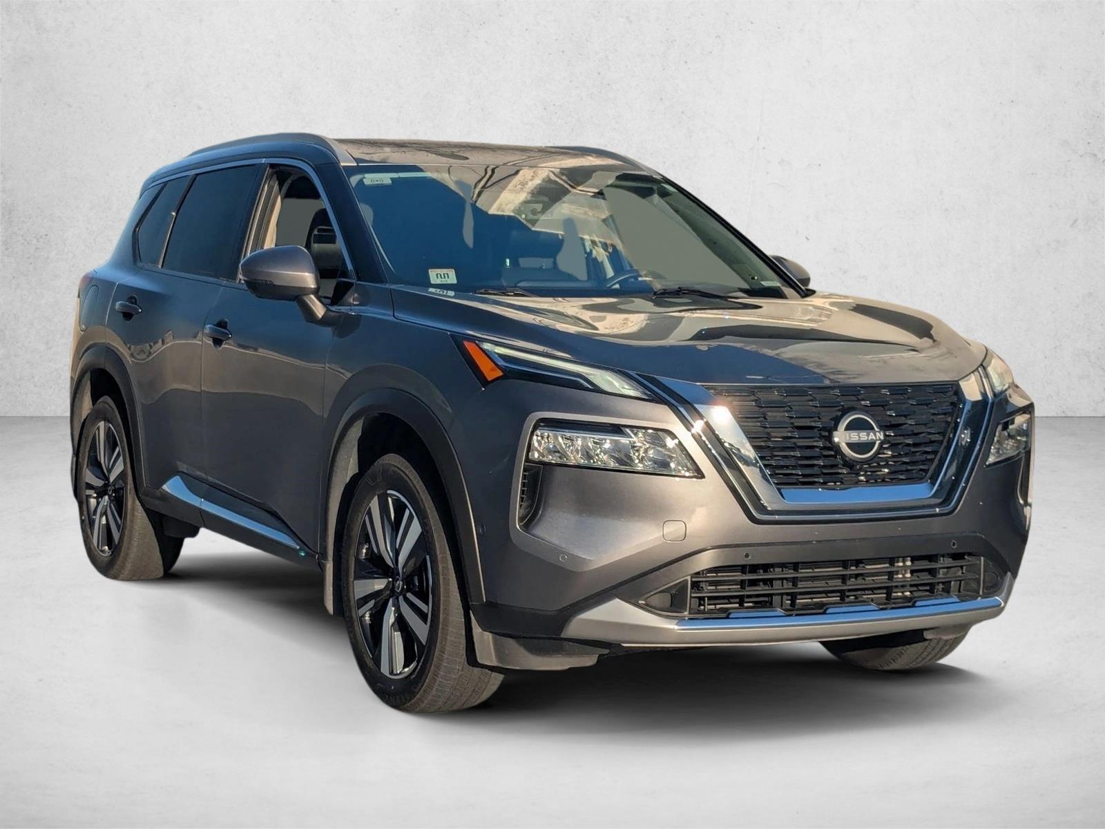 2023 Nissan Rogue Platinum photo 3