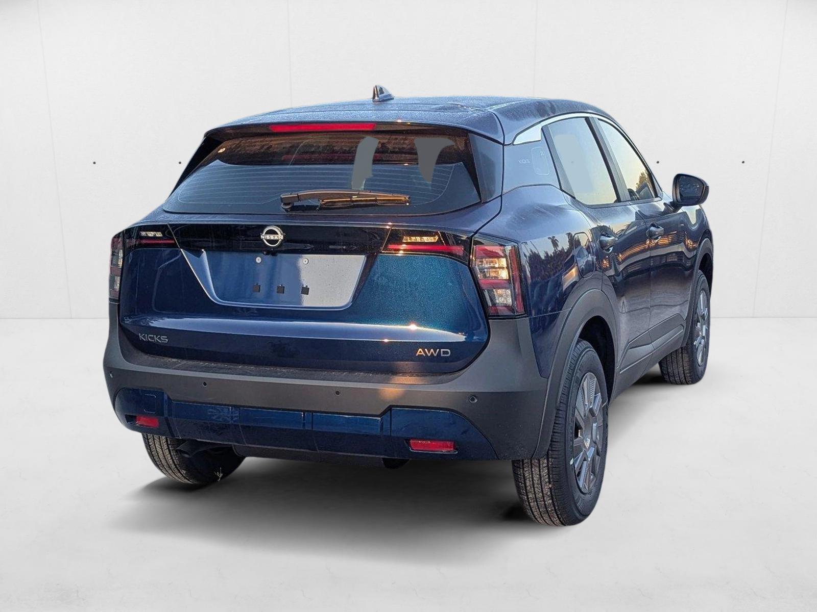 2025 Nissan Kicks S photo 2