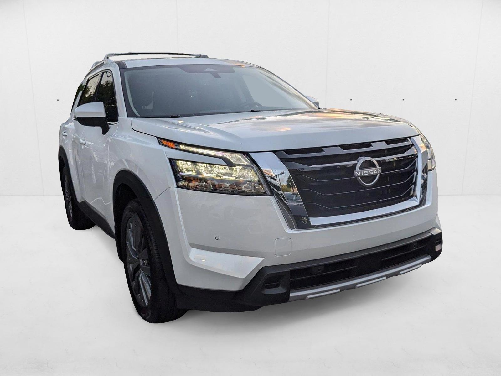 2025 Nissan Pathfinder SL photo 2