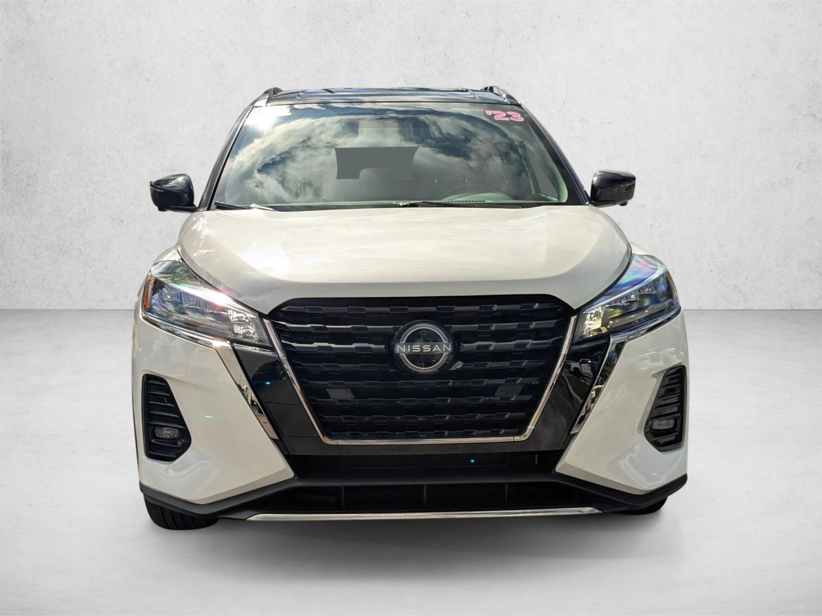 2023 Nissan Kicks SR photo 2