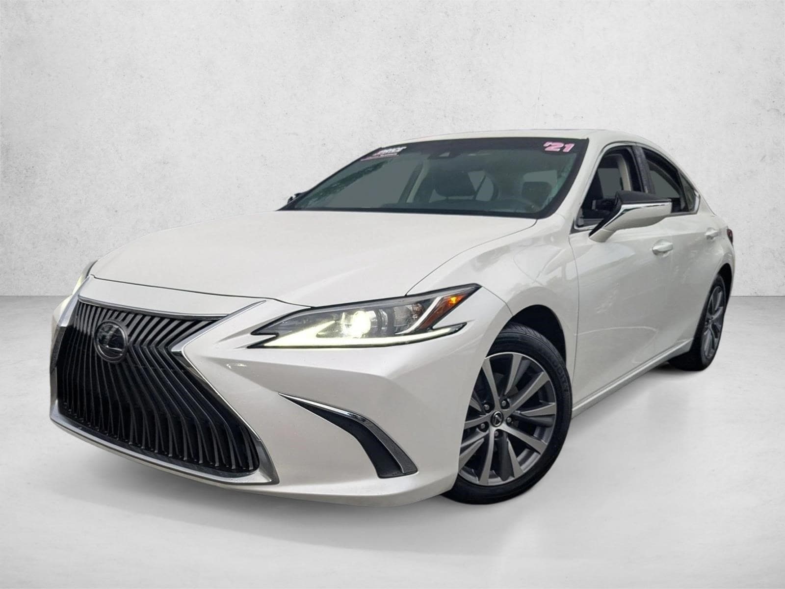 2021 Lexus ES 350's photo