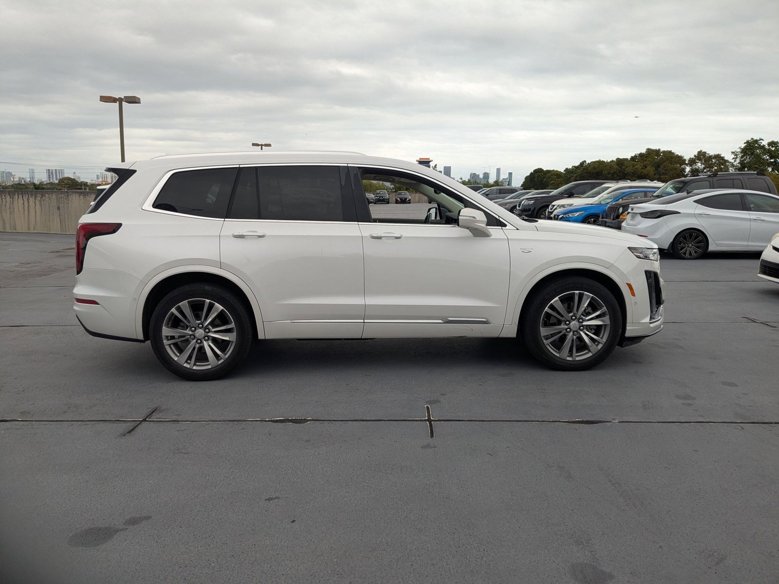 2022 Cadillac XT6 Premium Luxury photo 3