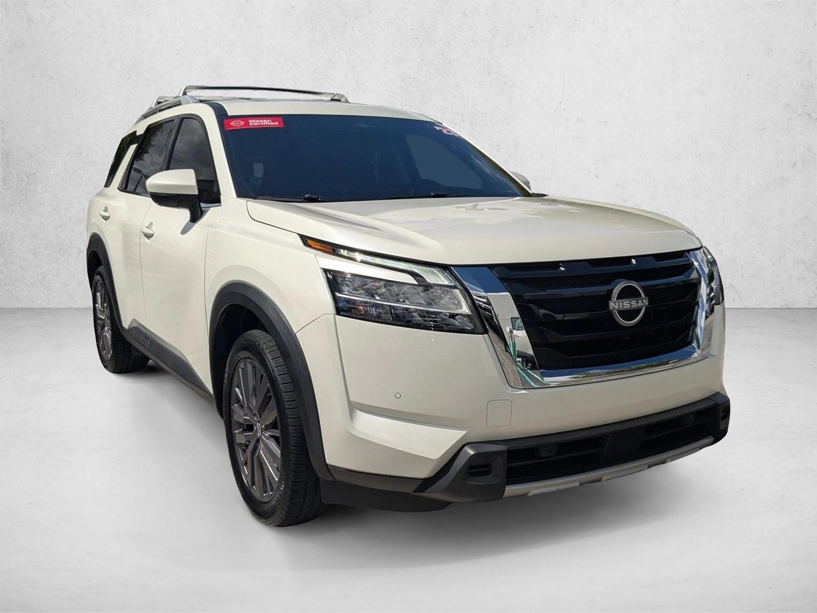 2023 Nissan Pathfinder SL photo 3
