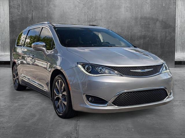 2018 Chrysler Pacifica Limited photo 3