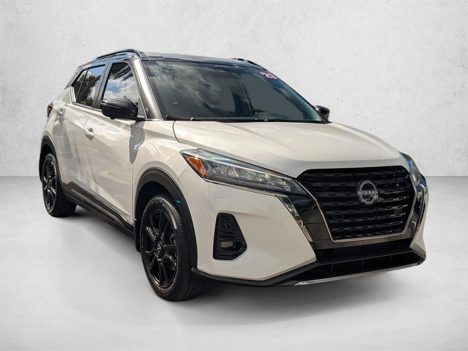 2023 Nissan Kicks SR photo 3