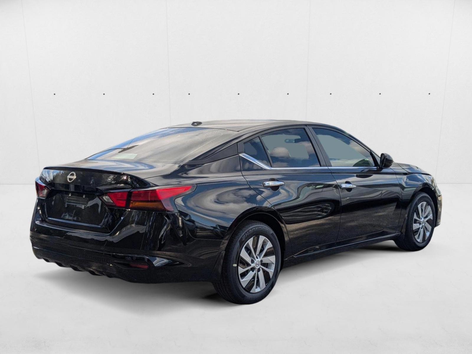 2025 Nissan Altima S photo 2