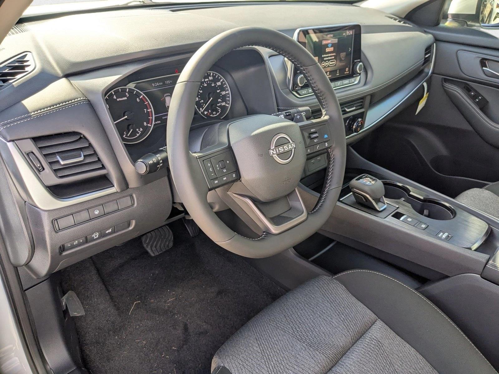 2026 Nissan Rogue SV photo 2