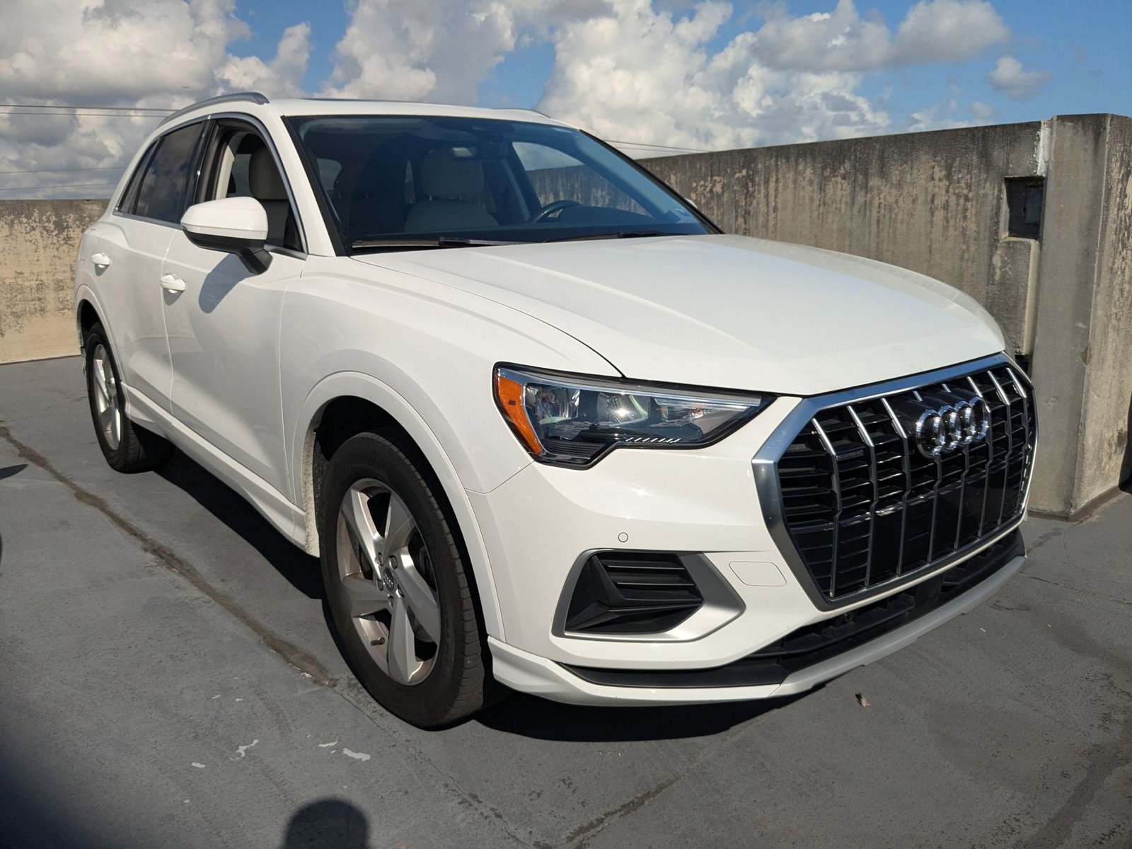 2020 Audi Q3 Premium 45 TFSI photo 3