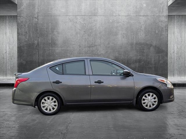 2016 Nissan Versa 1.6 Plus photo 4