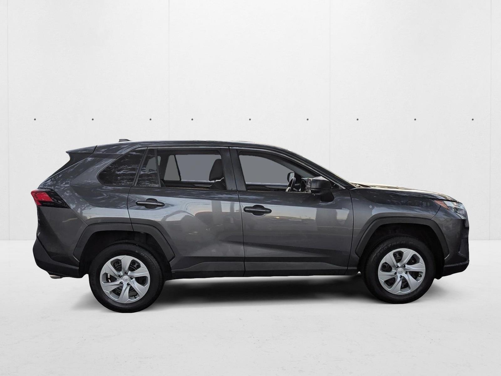 2023 Toyota RAV4 LE photo 4