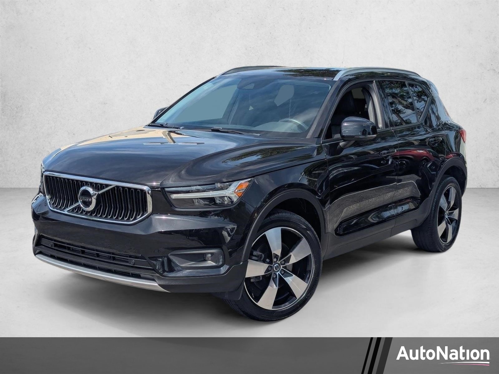2021 Volvo XC40 T4 Momentum's photo