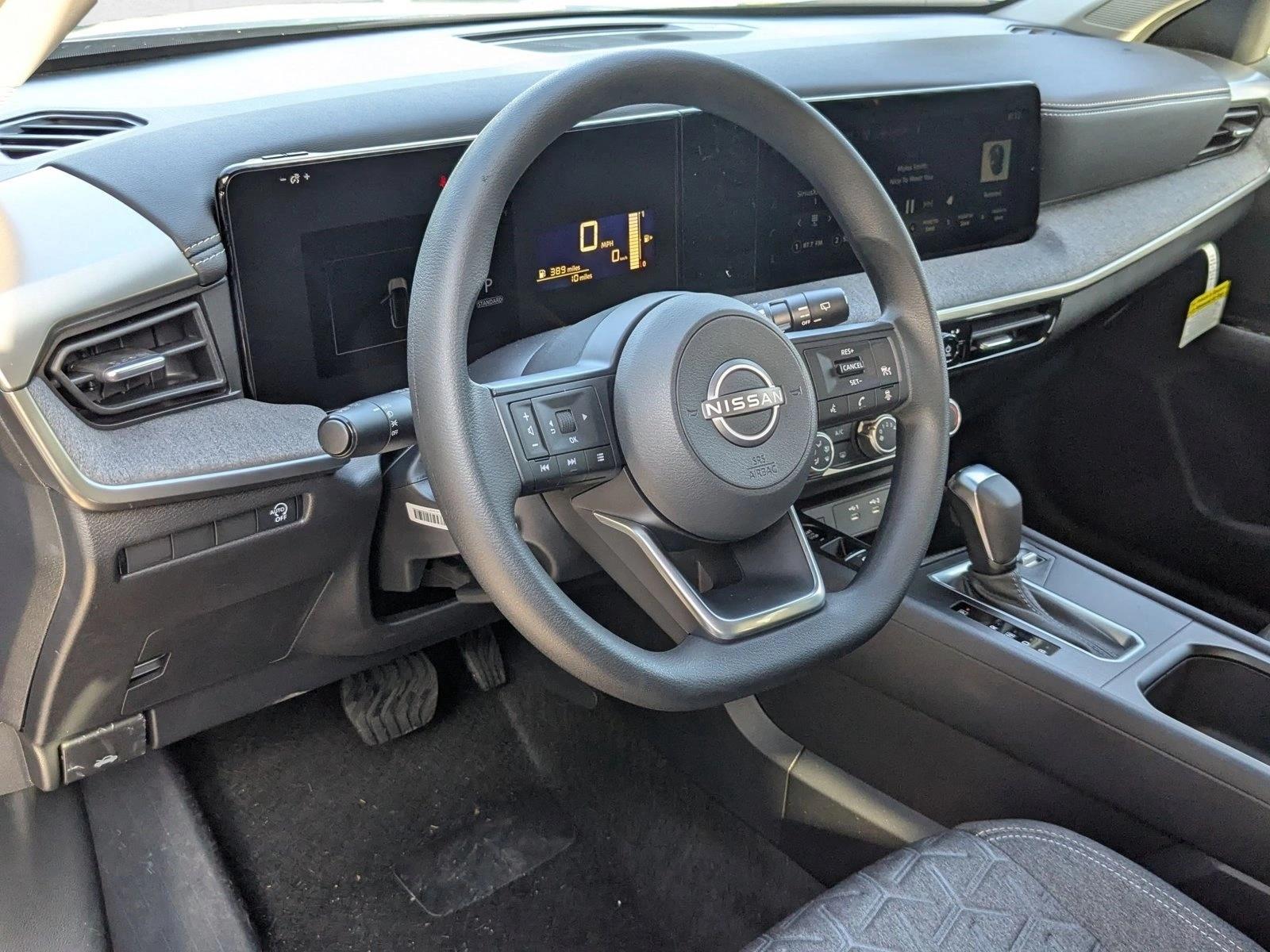 2025 Nissan Kicks SV photo 2