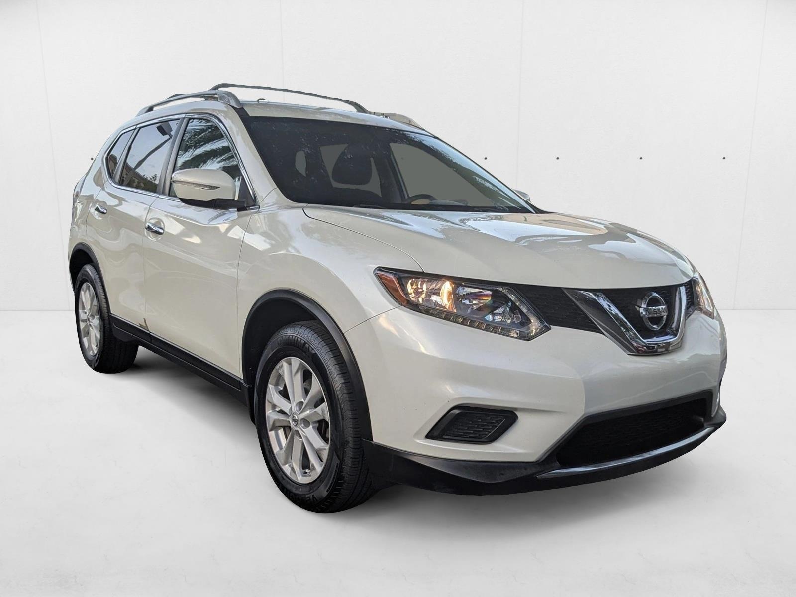 2015 Nissan Rogue SV photo 3