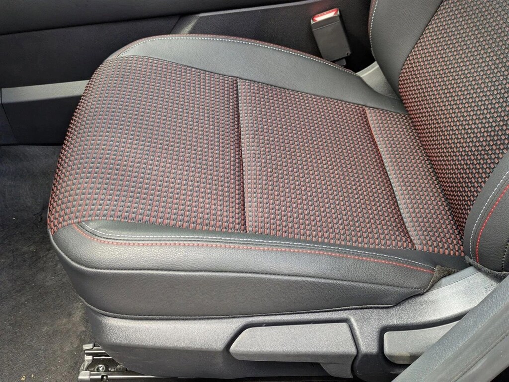 New 2026 Nissan Kicks SR SUV