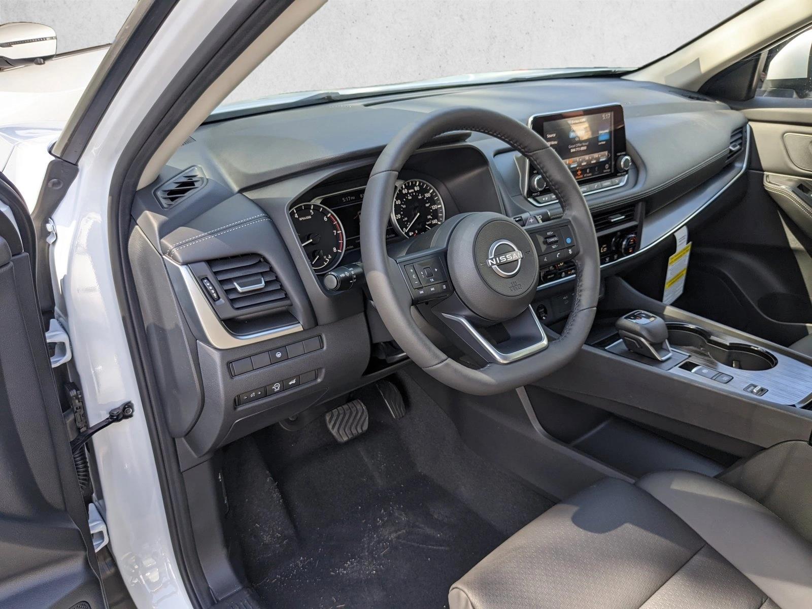 2024 Nissan Rogue SV photo 3