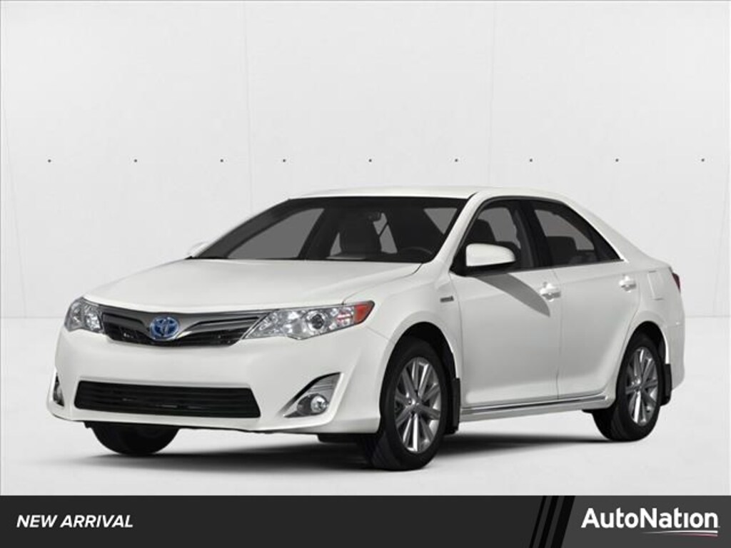 Used 2014 Toyota Camry Hybrid LE Sedan