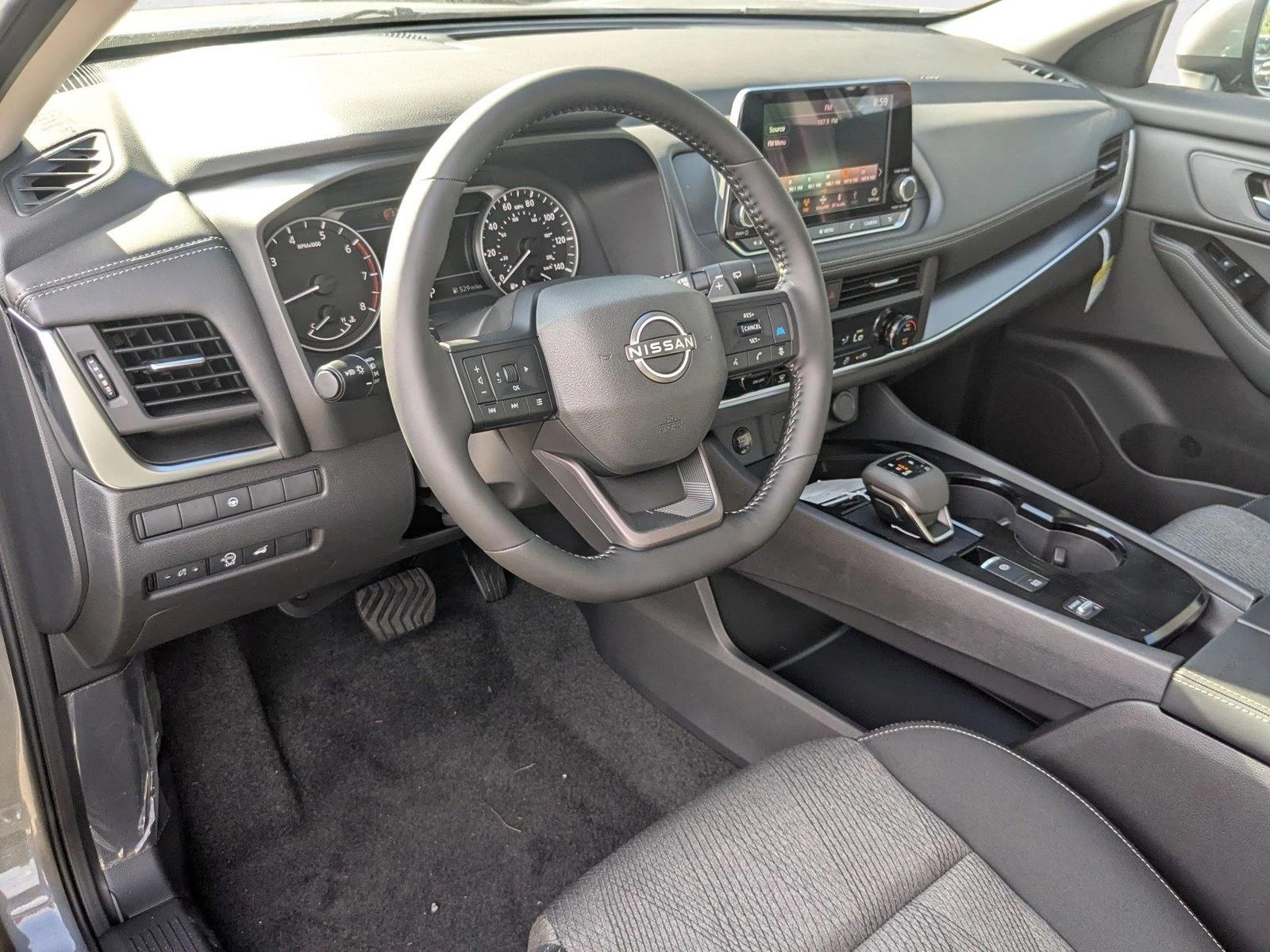 2026 Nissan Rogue SV photo 2