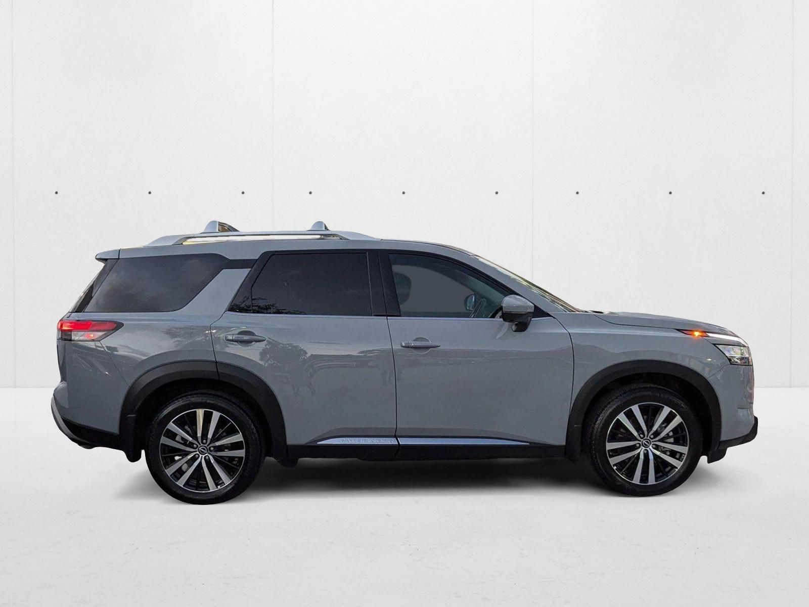 2024 Nissan Pathfinder Platinum photo 4