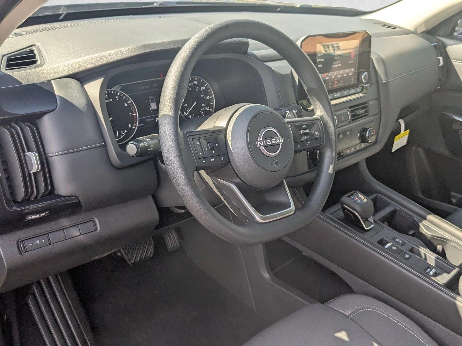 2025 Nissan Pathfinder S photo 2