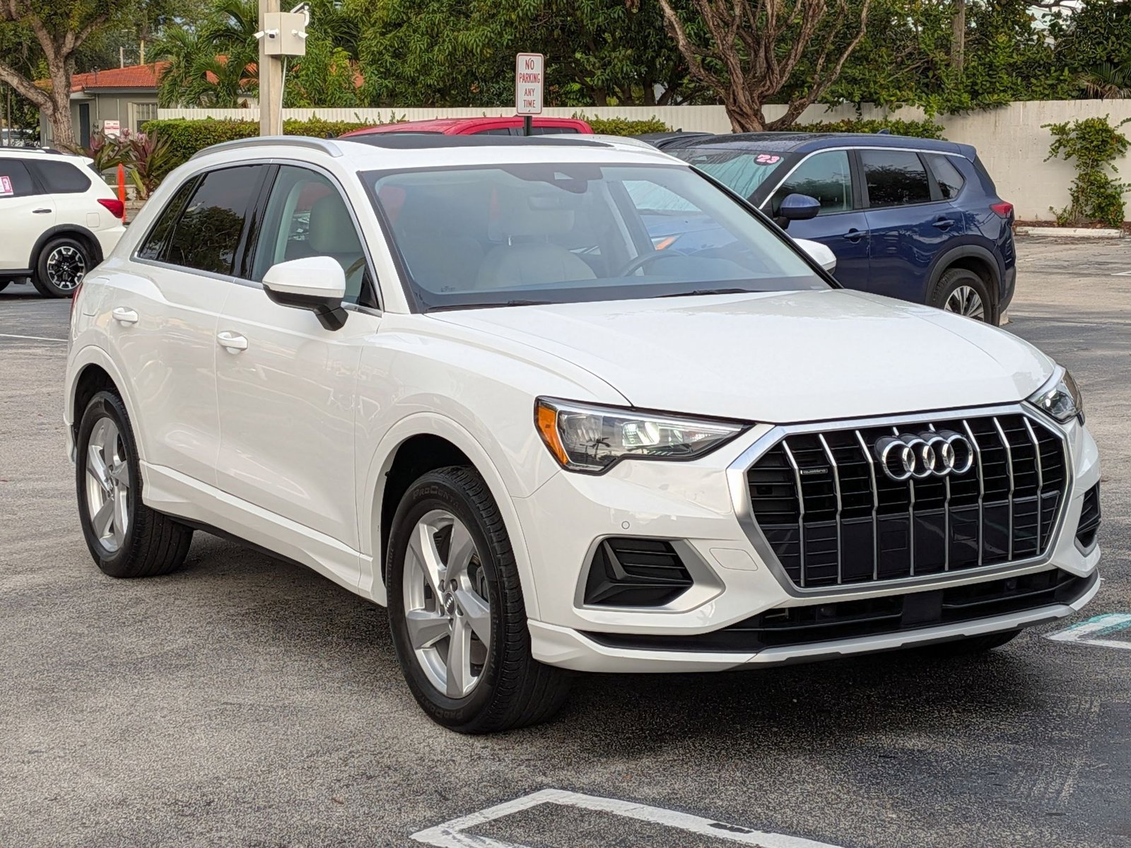 2020 Audi Q3 Premium 45 TFSI photo 3