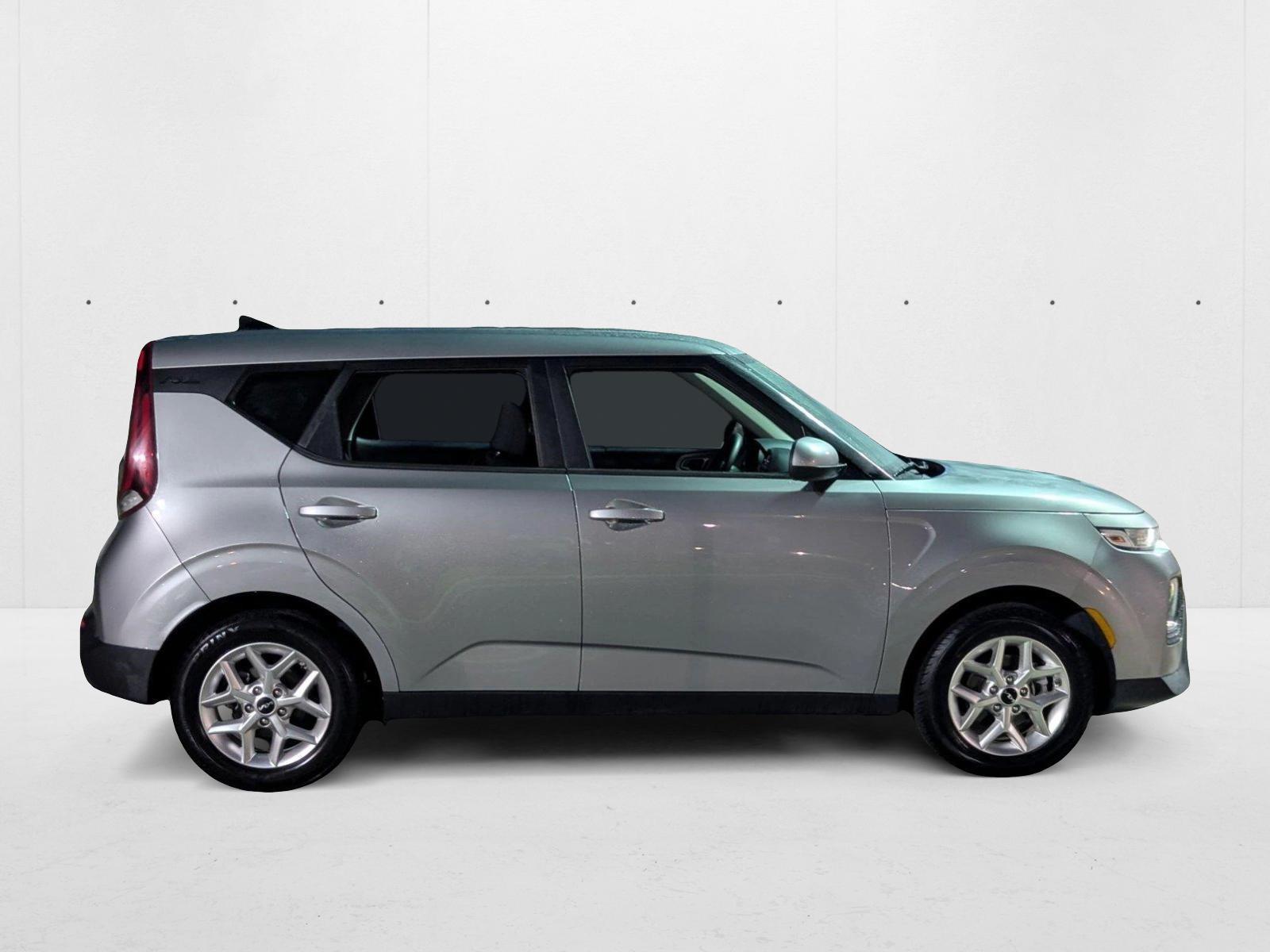 2022 Kia Soul LX photo 4