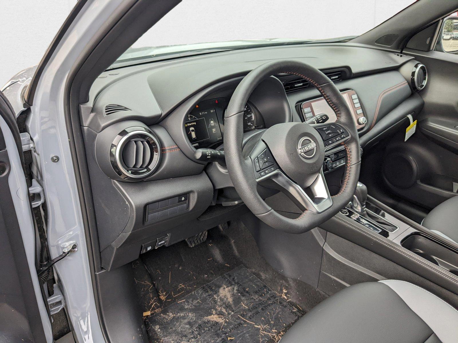 2024 Nissan Kicks SR photo 3
