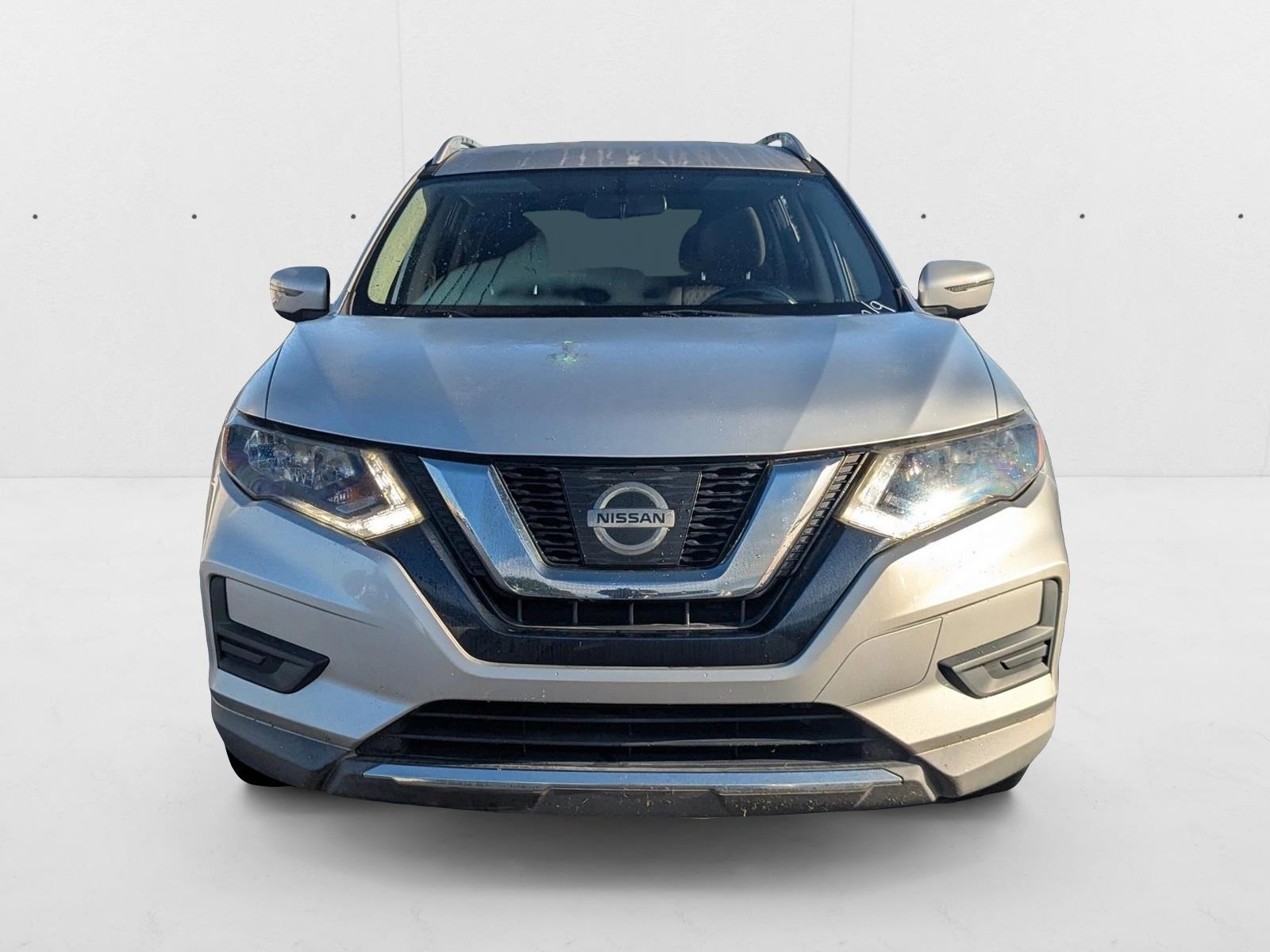 2017 Nissan Rogue SV photo 2