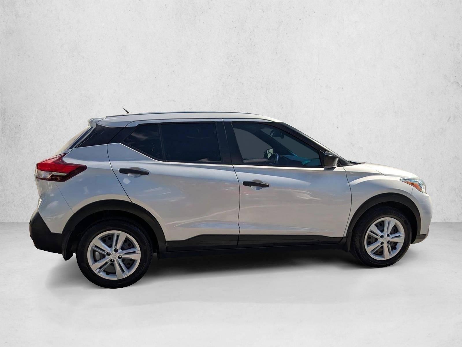 2020 Nissan Kicks S photo 4