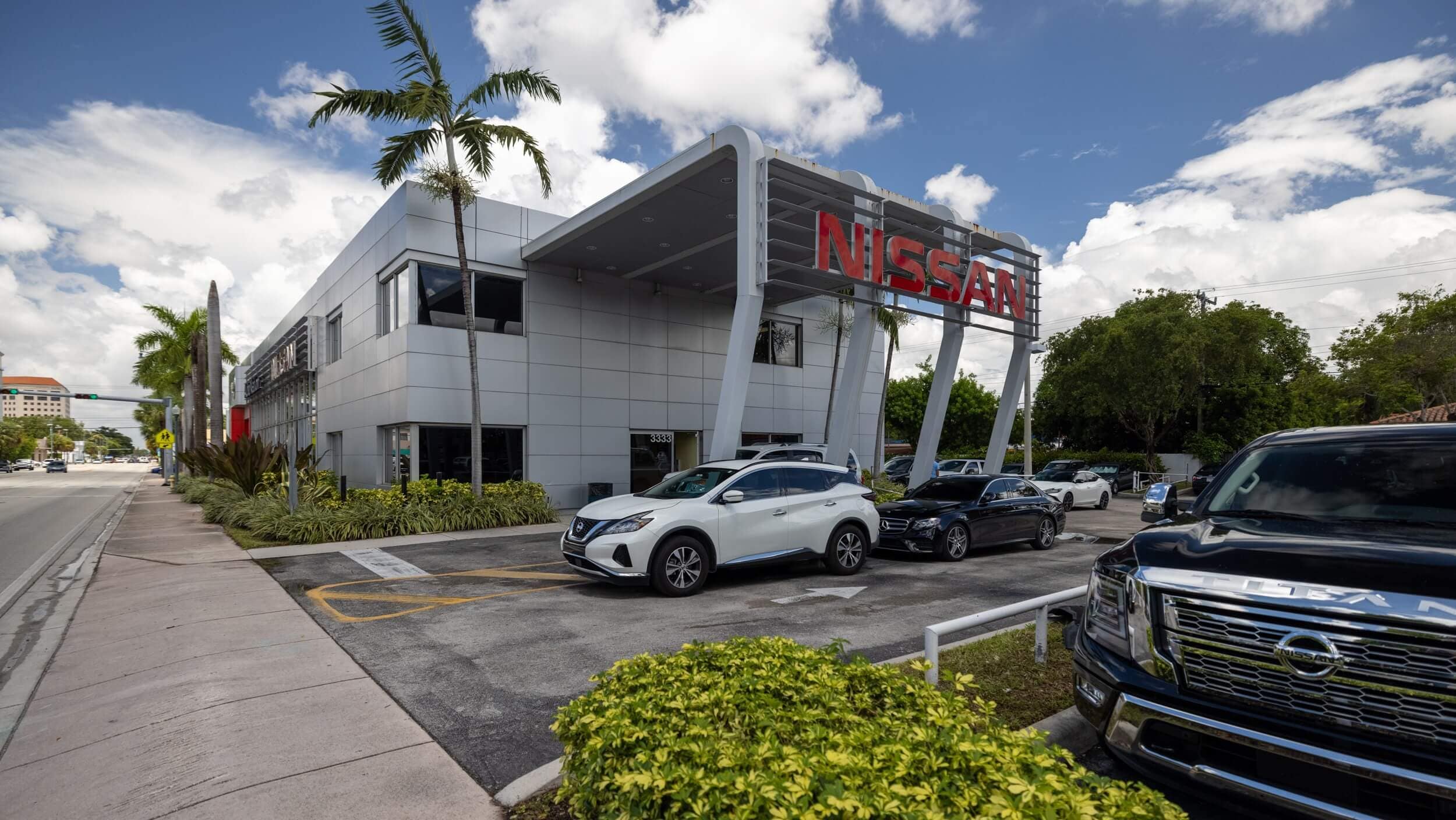 Exterior view of AutoNation Nissan Miami