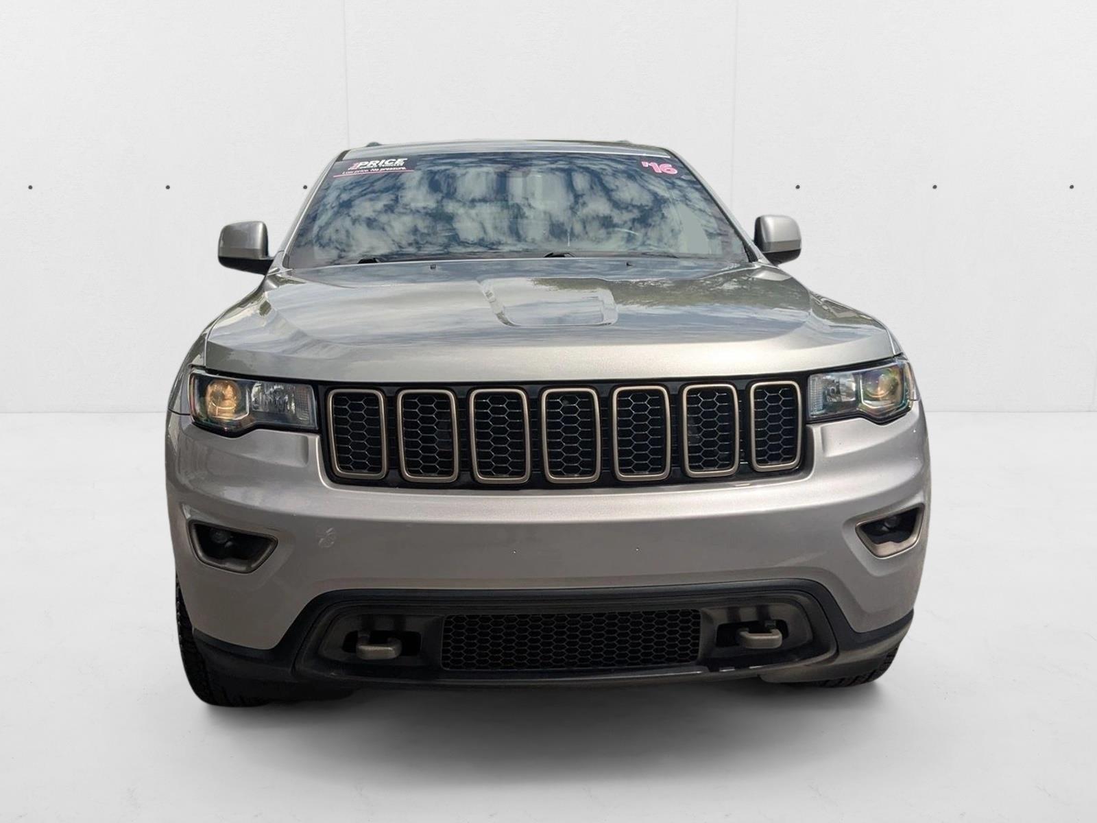 2016 Jeep Grand Cherokee Laredo photo 2
