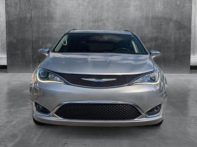 2018 Chrysler Pacifica Limited photo 2
