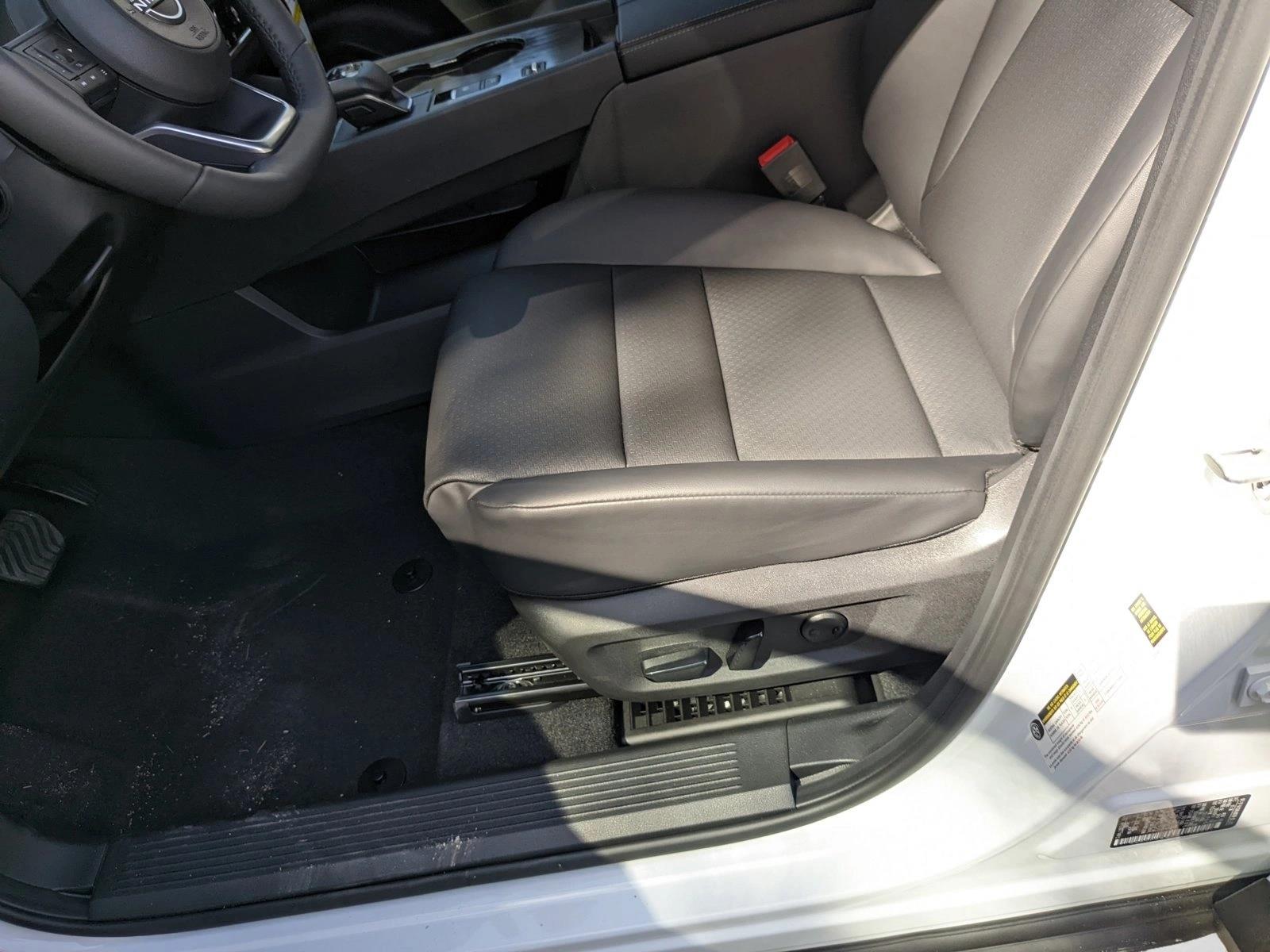 2024 Nissan Rogue SV photo 4