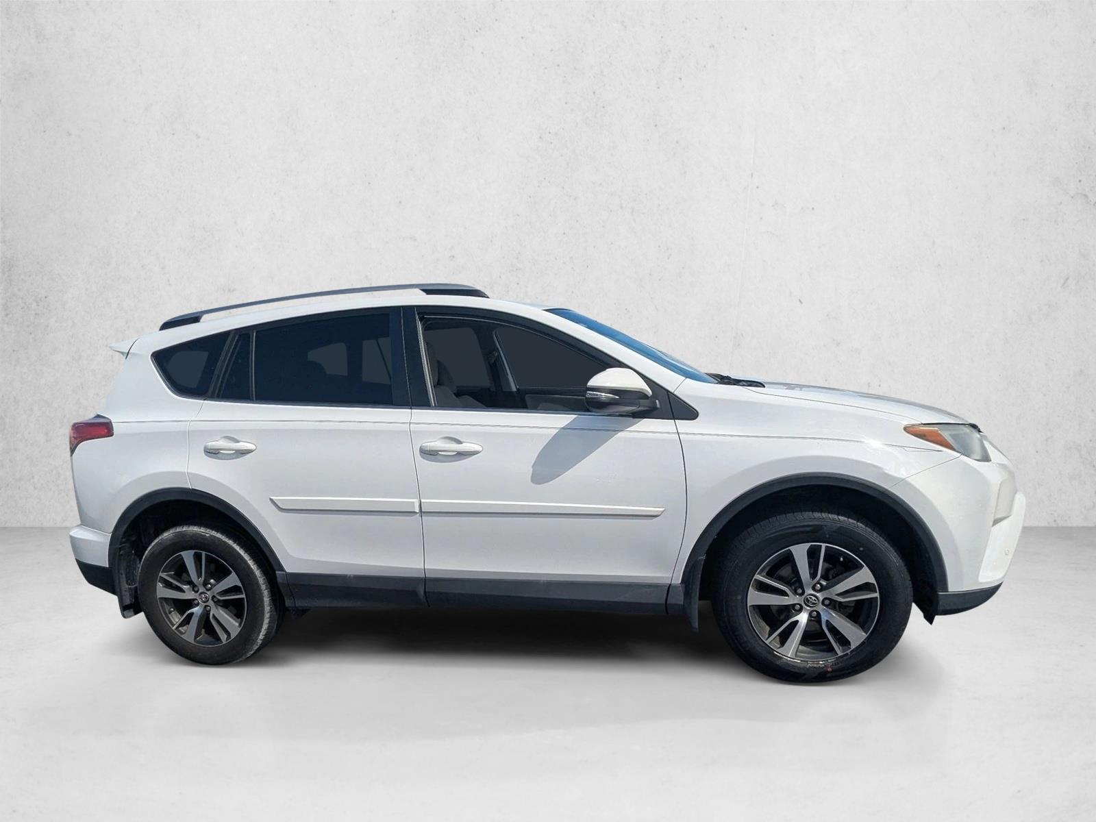 2018 Toyota RAV4 XLE photo 3