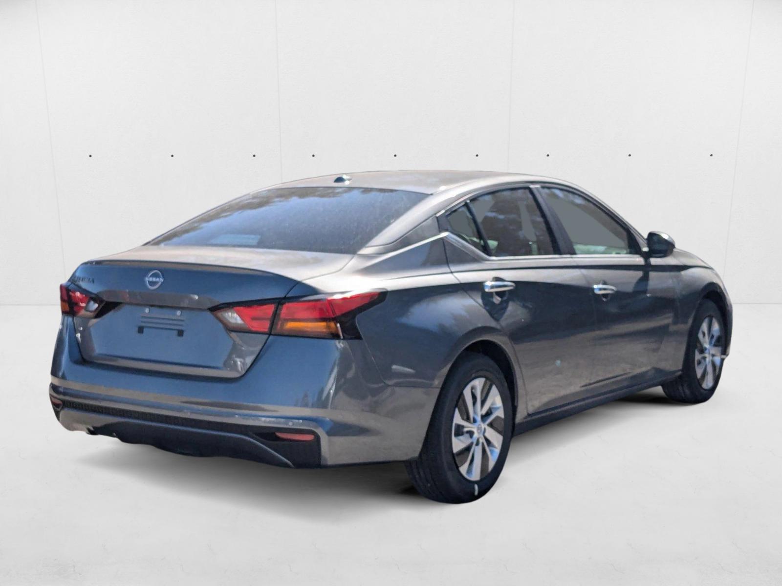 2025 Nissan Altima S photo 2