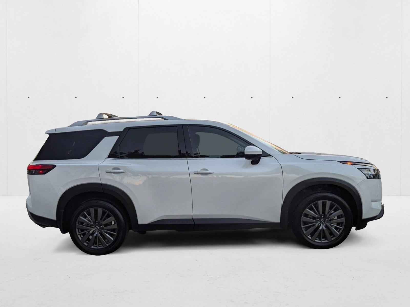 2025 Nissan Pathfinder SL photo 3