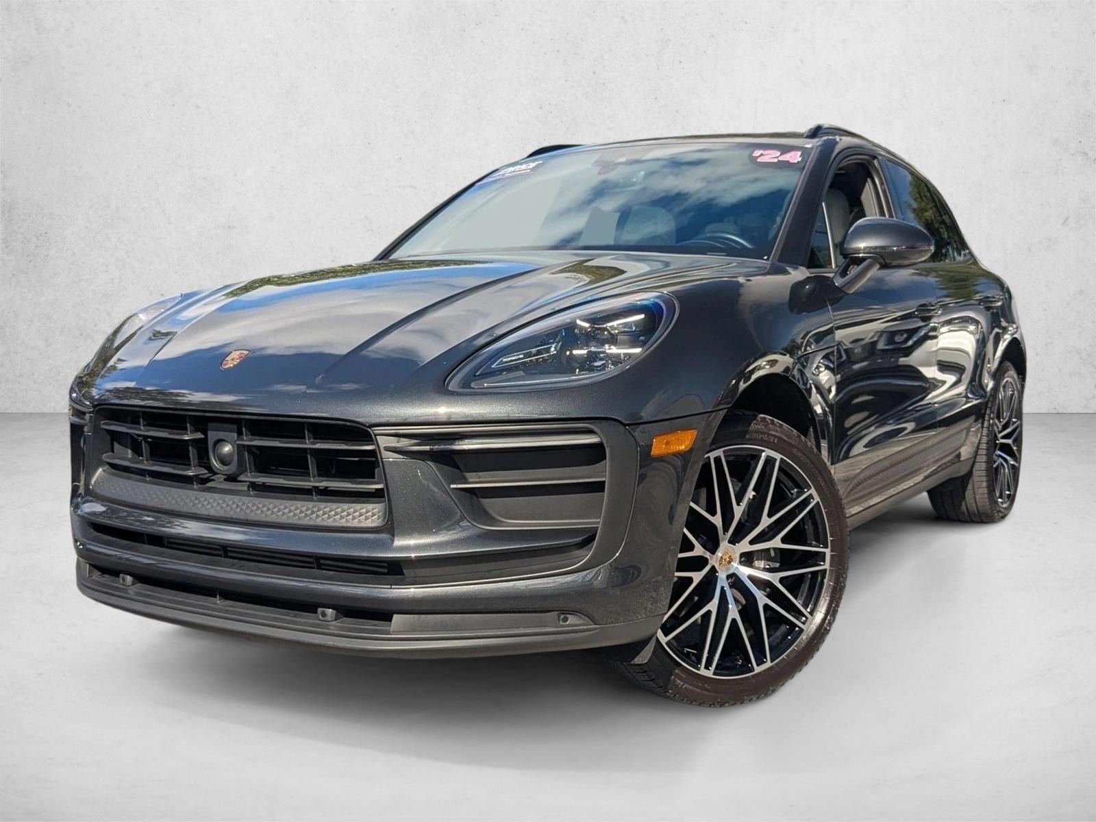 2024 Porsche Macan's photo