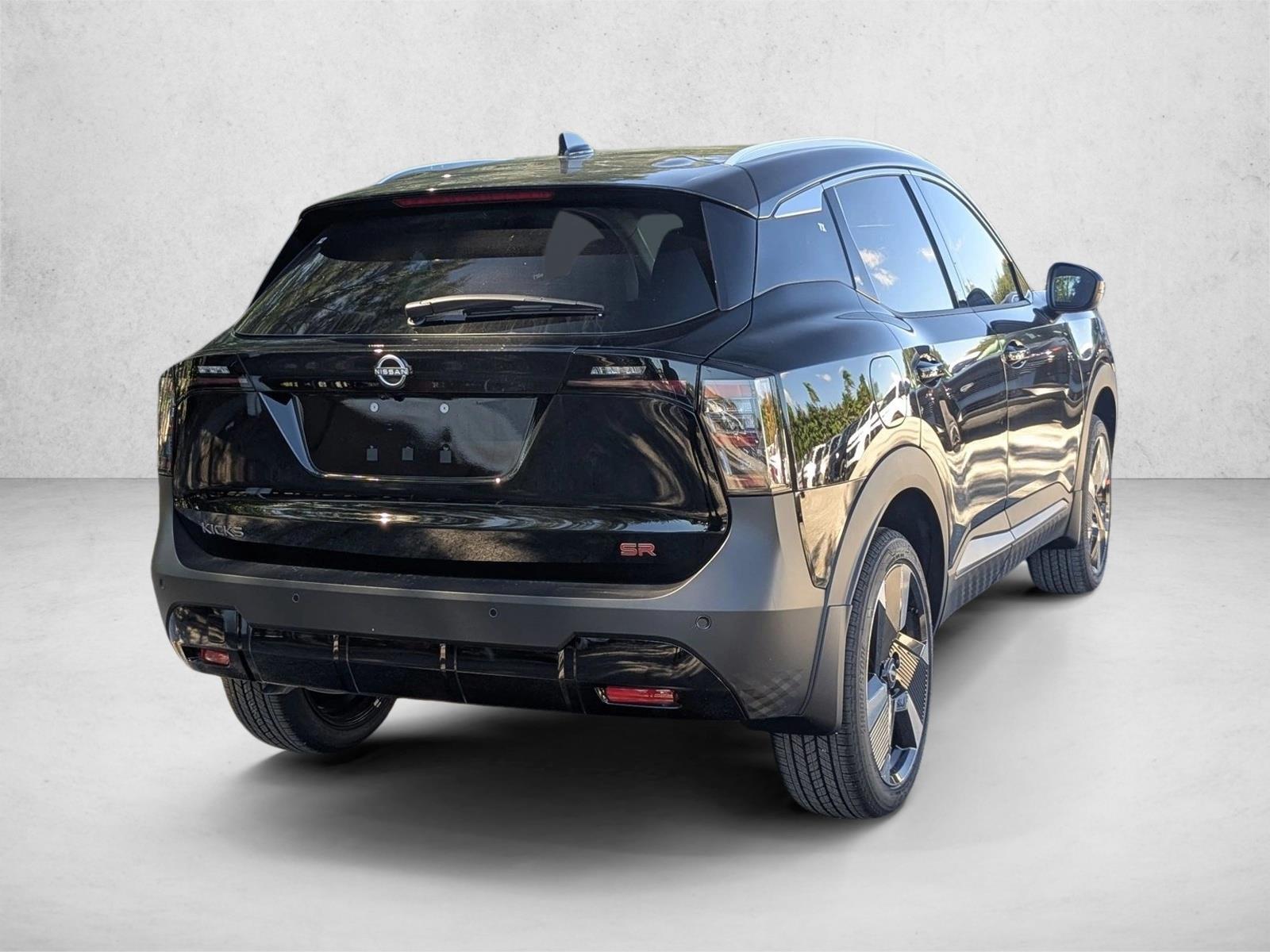 2026 Nissan Kicks SR photo 2