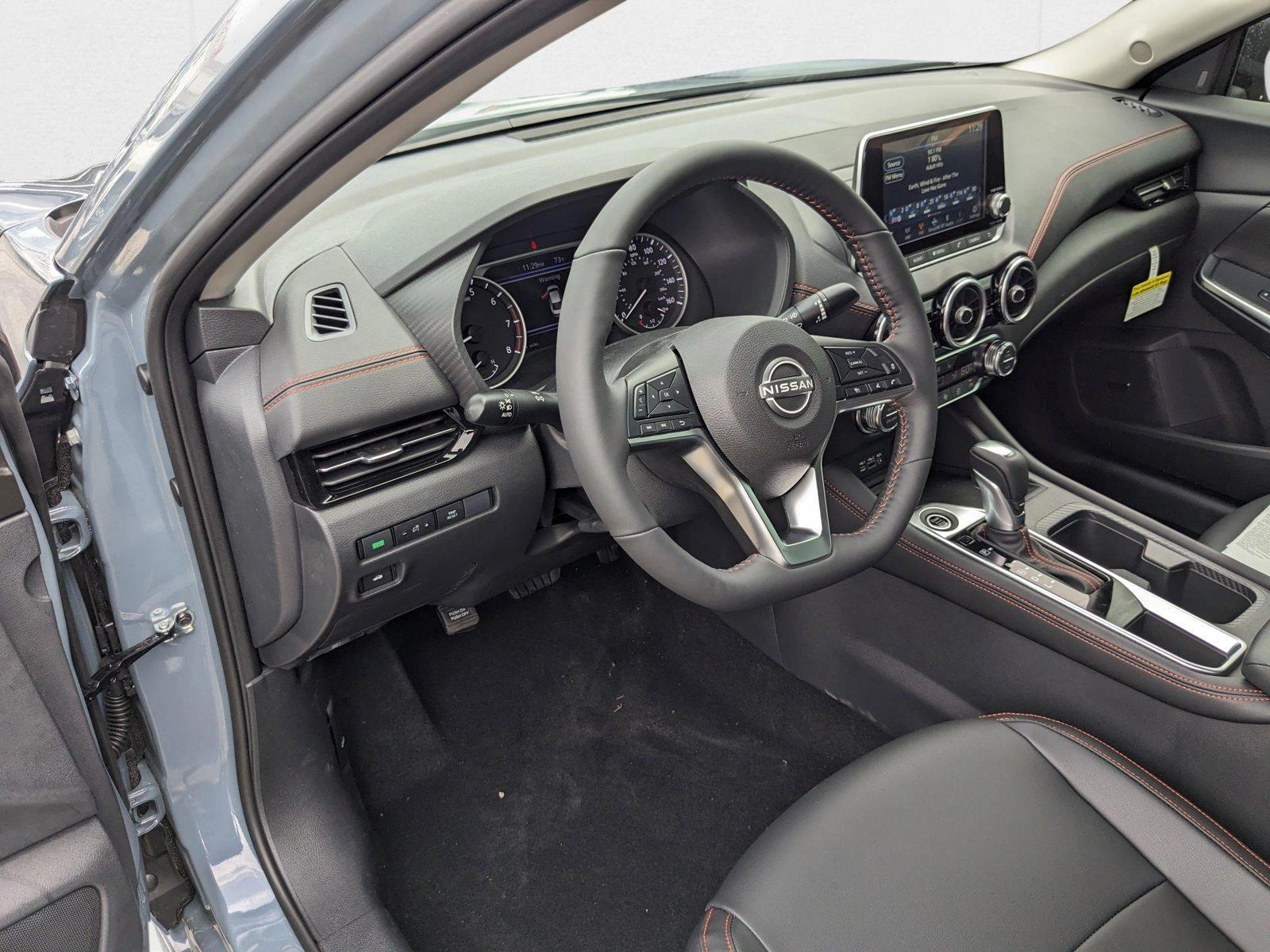 2024 Nissan Sentra SR photo 3