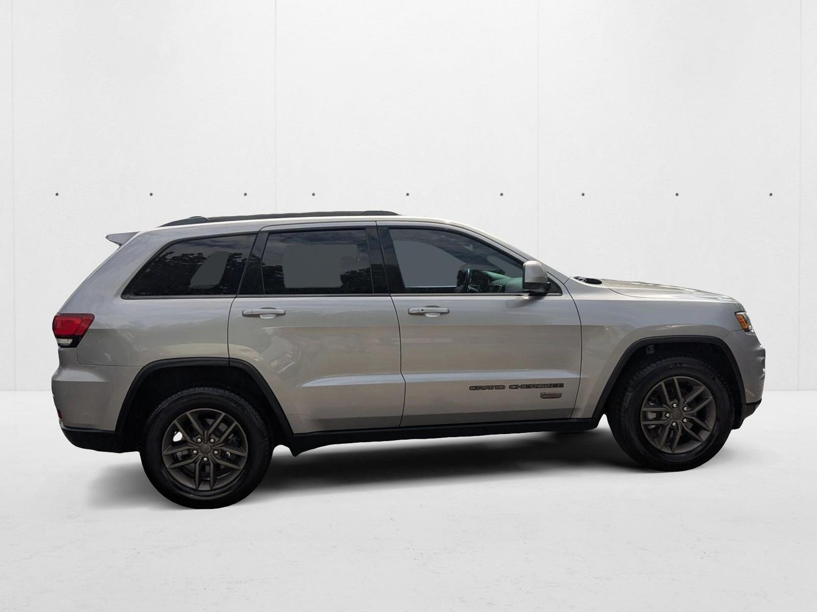 2016 Jeep Grand Cherokee Laredo photo 4