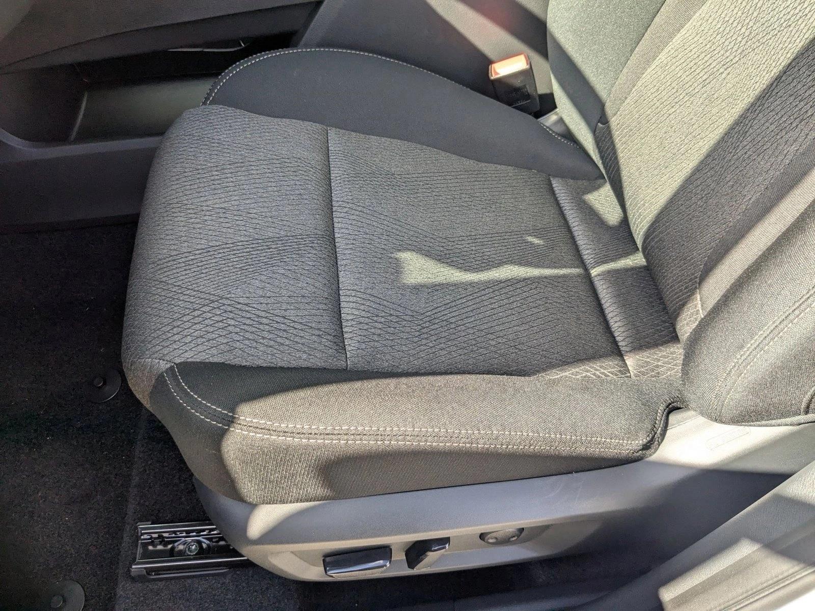 2026 Nissan Rogue SV photo 2