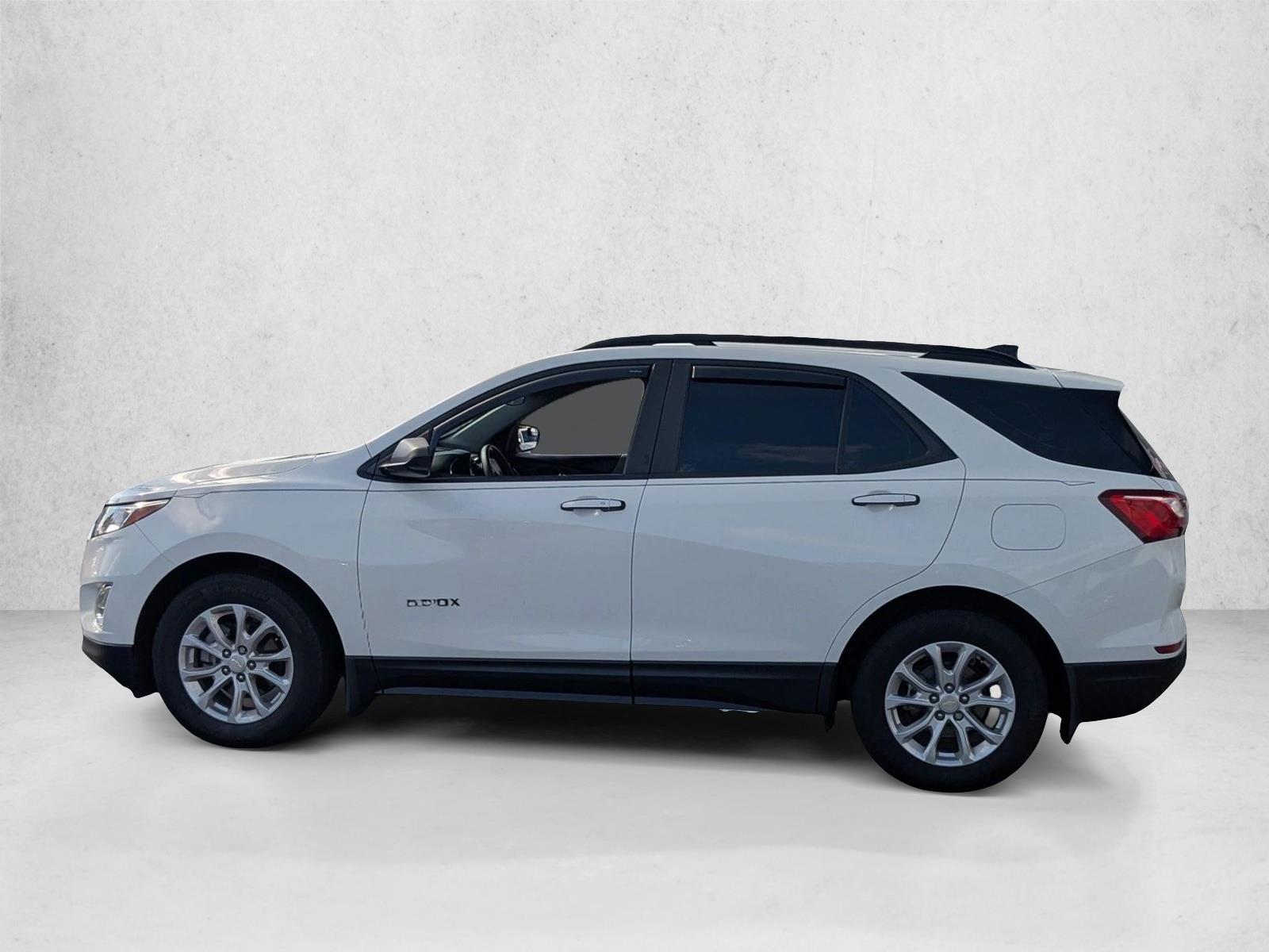 2021 Chevrolet Equinox LS photo 2