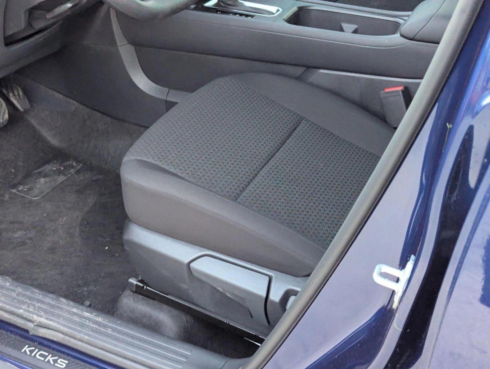 2025 Nissan Kicks S photo 4