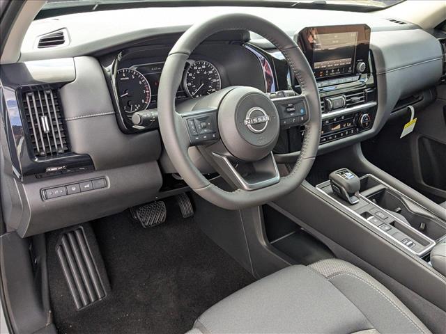2025 Nissan Pathfinder SV photo 3