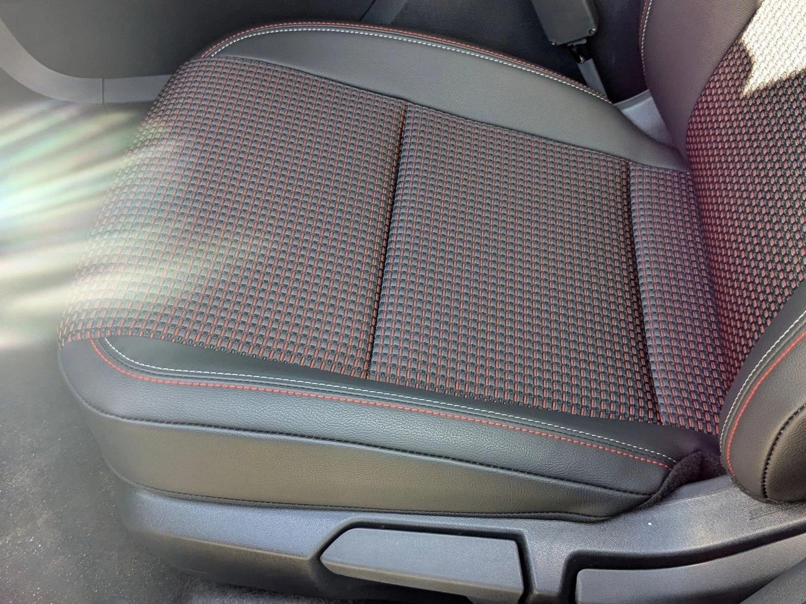 2026 Nissan Kicks SR photo 3